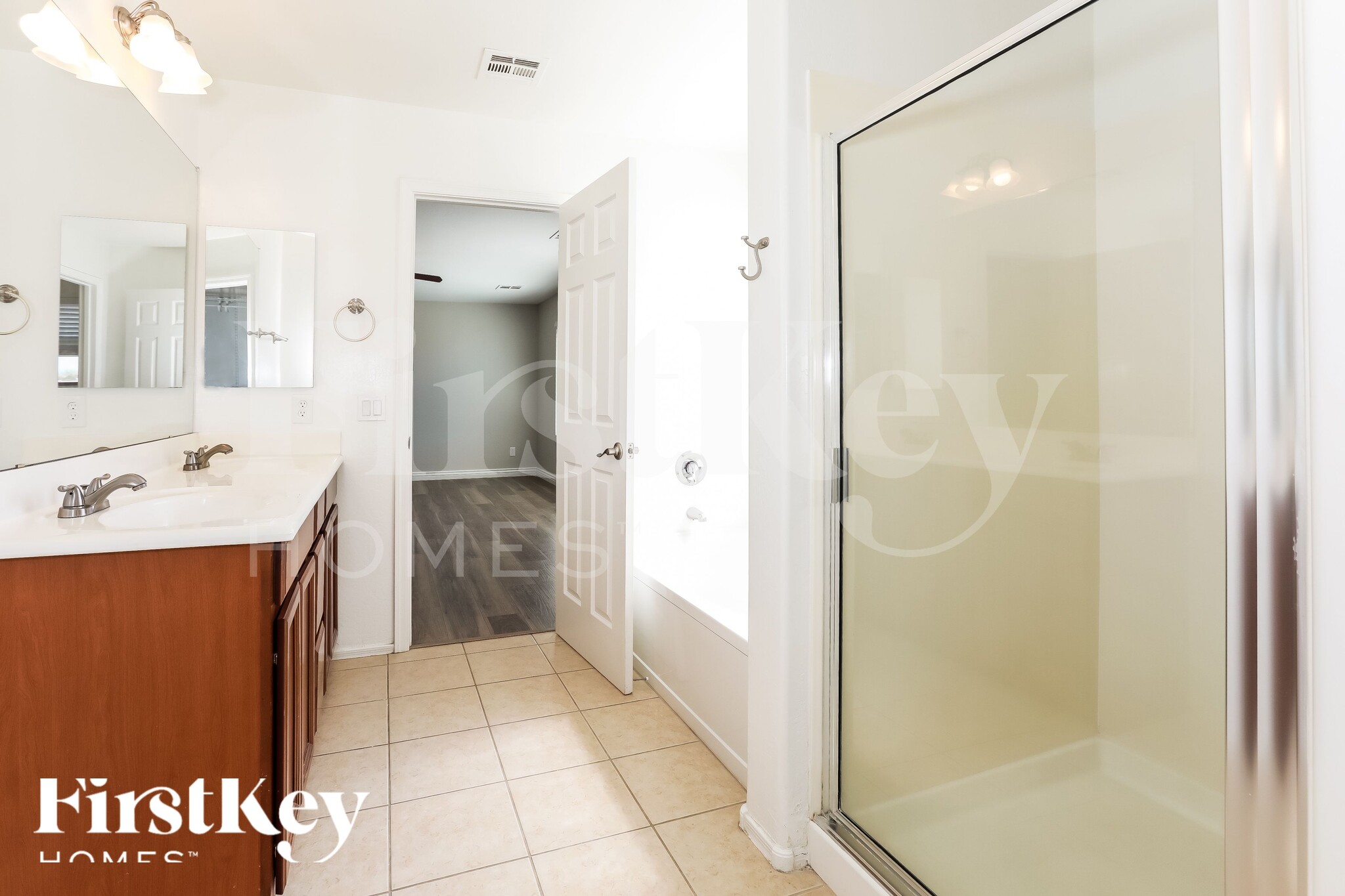 Building Photo - 1179 E Desert Springs Way