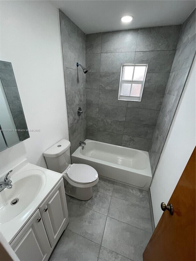 Building Photo - 894 W 69th St