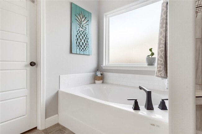 Building Photo - 102 Manfield Ave