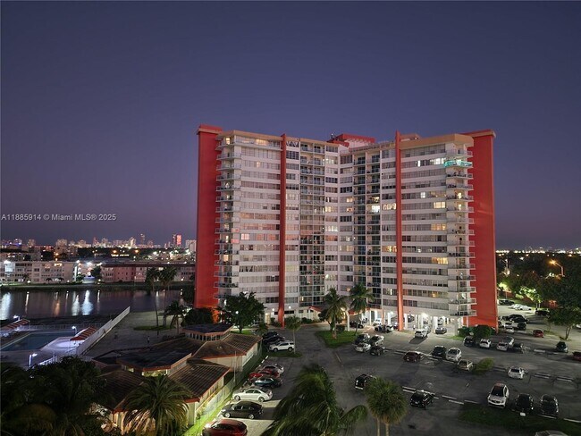 Building Photo - 1301 NE Miami Gardens Dr
