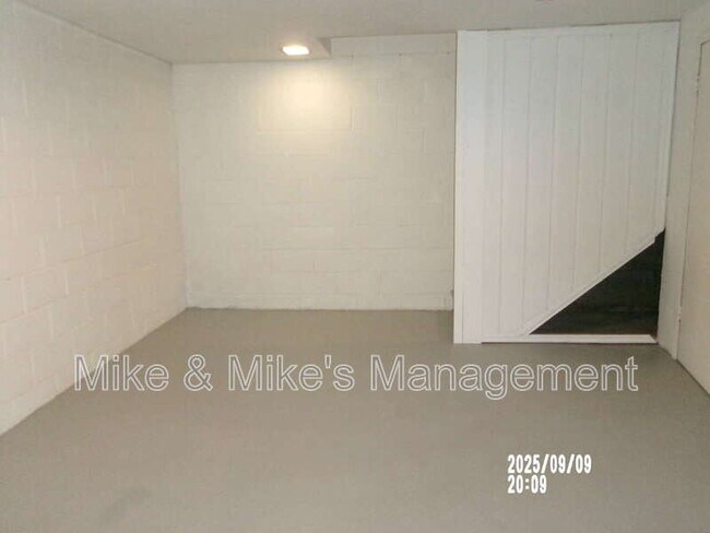 Building Photo - 6400 N 73rd St