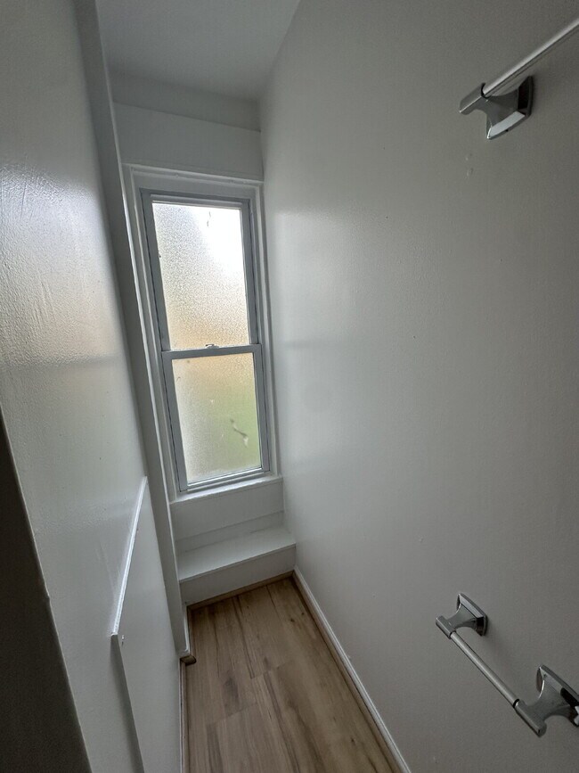 Building Photo - 3-Bedroom Duplex