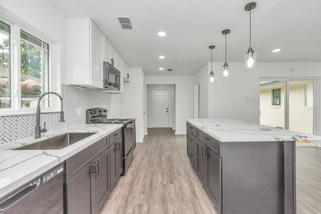 Building Photo - 5006 Heatherbloom Dr