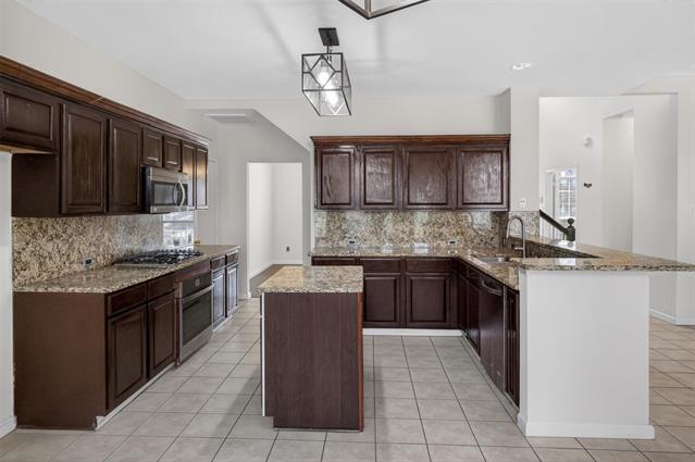 Building Photo - 7903 Clear Fork Trail