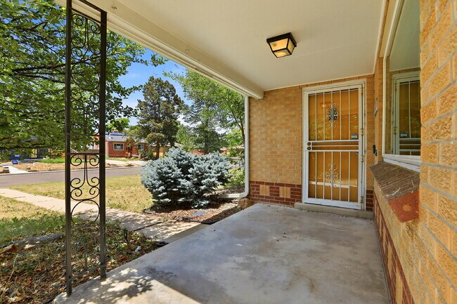 Building Photo - $2,145.95 with $600 off the first month's rent, 2 Beds - 1 Bath, Single Family Home in Denver wit...