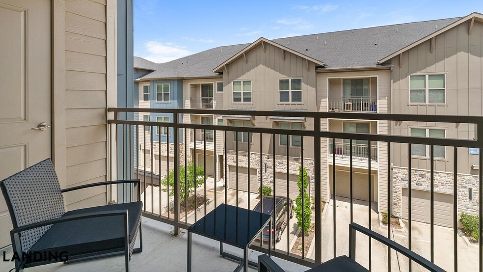 Building Photo - 20290 Park Lake View Dr