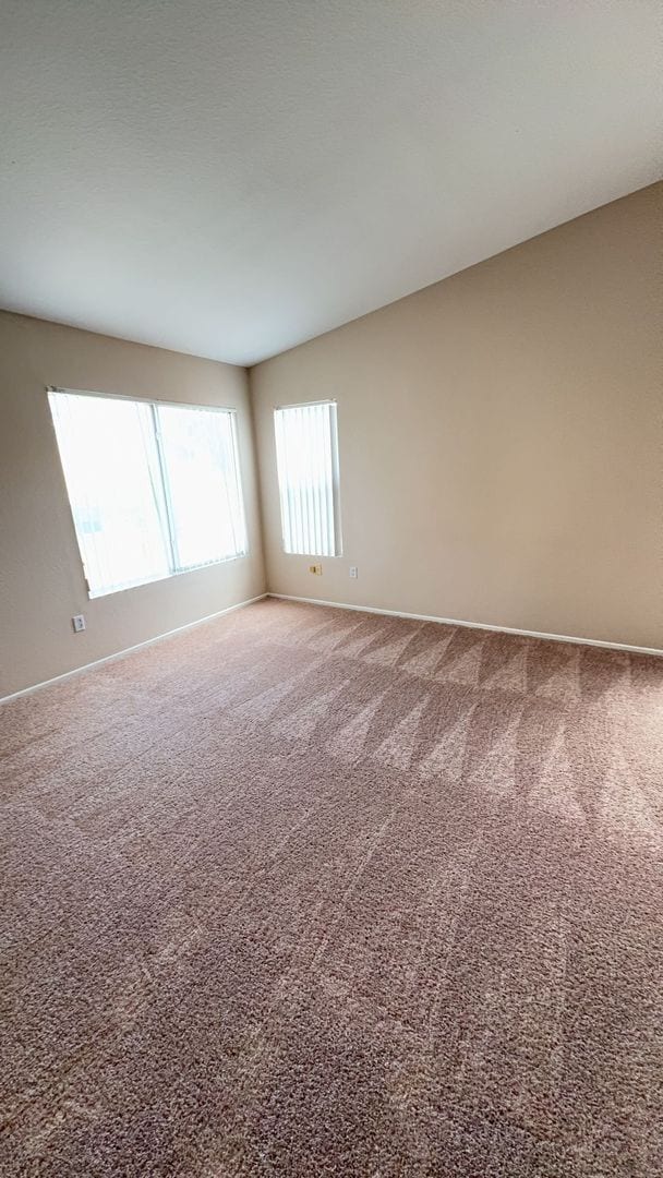 Building Photo - LARGE HOME WITH POOL! LOCATED CLOSE TO HWY...