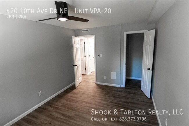 Building Photo - 420 10th Ave Dr NE