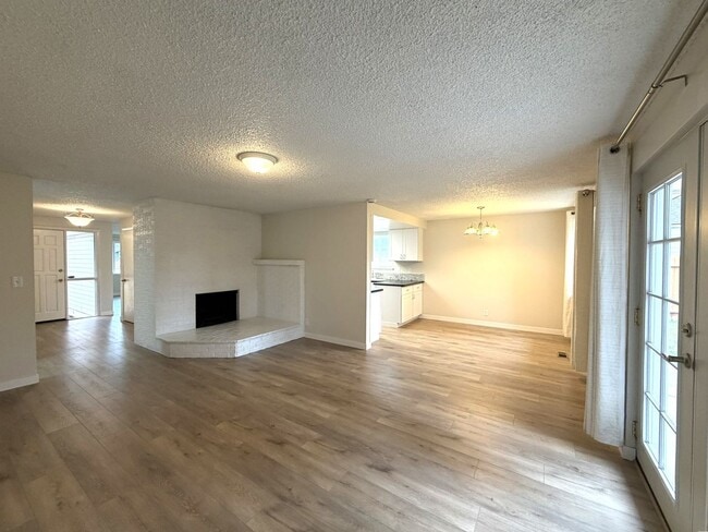 Building Photo - Beautiful 4 bed 2 bath home in Boise just off E Bergeson St