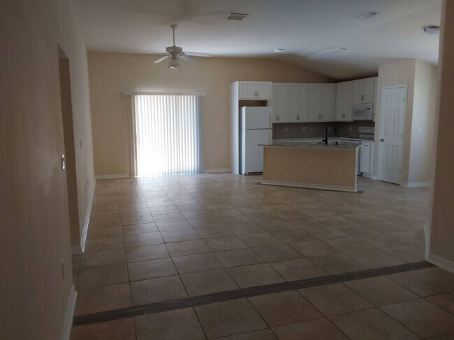Building Photo - Beautiful 4-Bedroom, 2-Bath Home with 2-Ca...