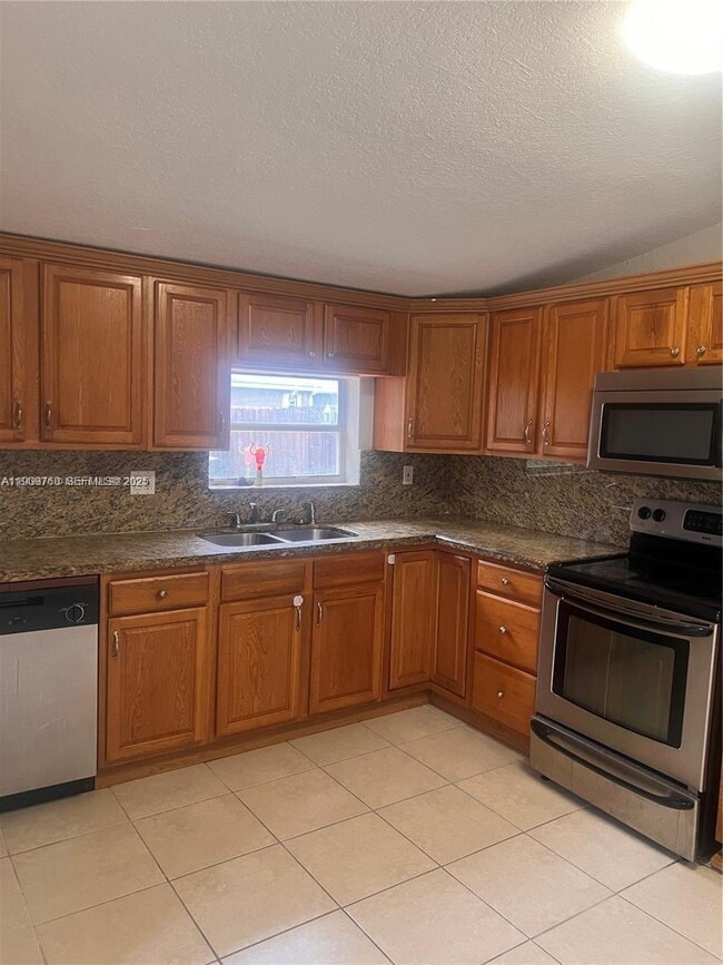 Building Photo - 7100 Park St