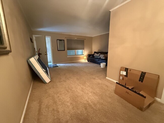 Building Photo - 2724 Whitney Pl