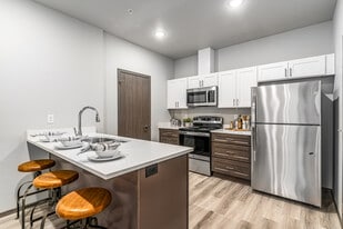 Building Photo - River City Apartments