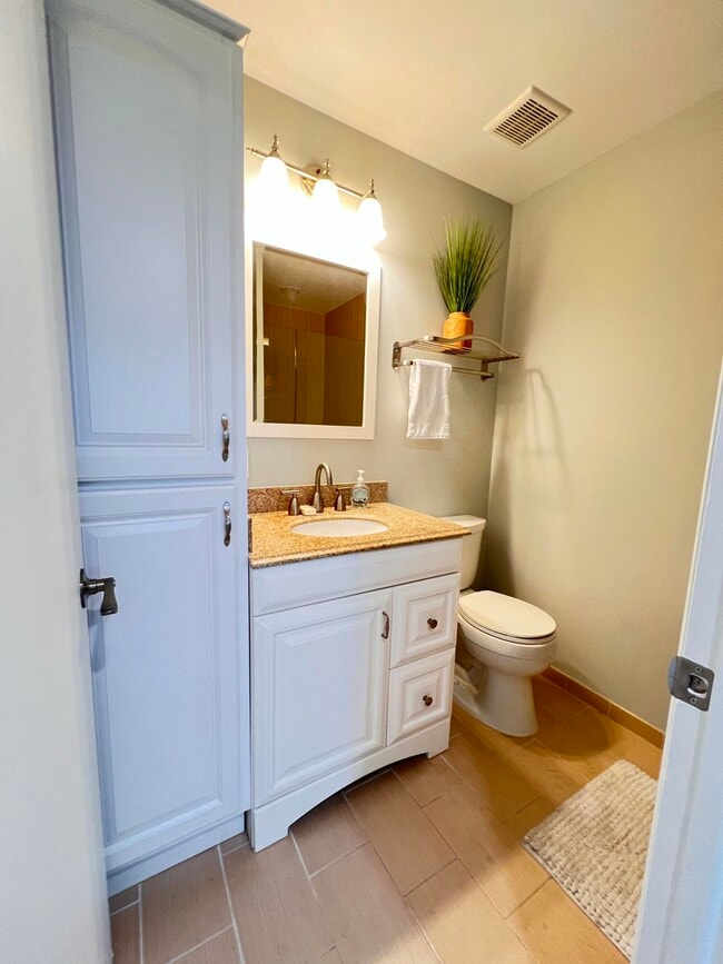 Building Photo - 698 Normandy Ln