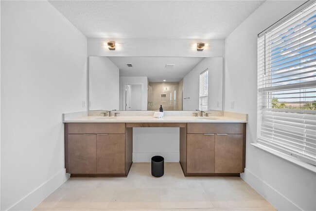 Building Photo - 1694 Pinecliff Dr