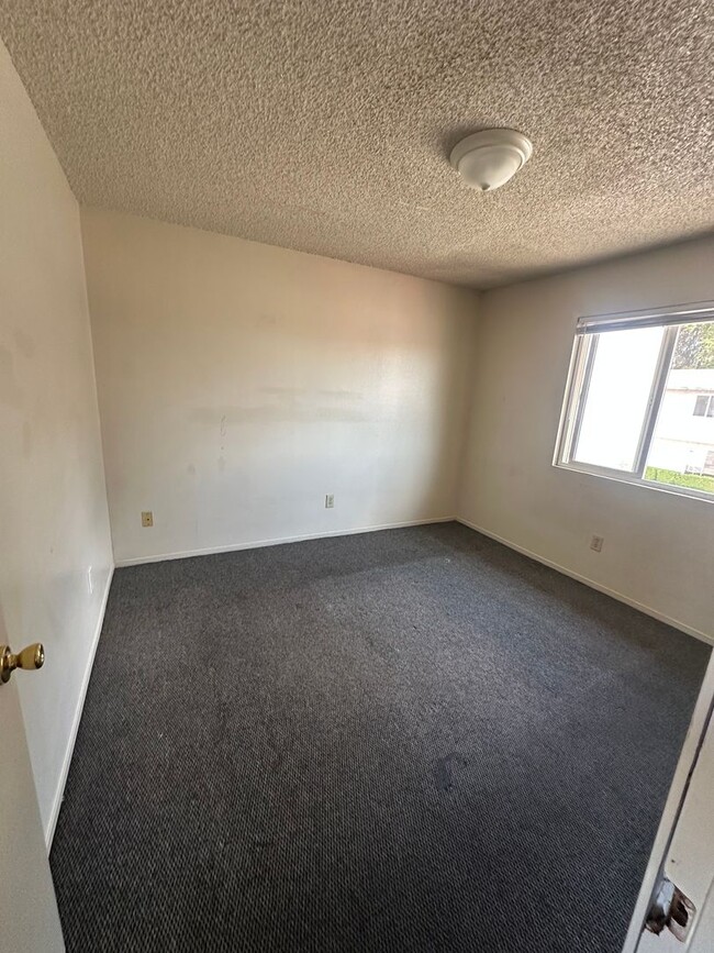 Building Photo - 128 White Ln