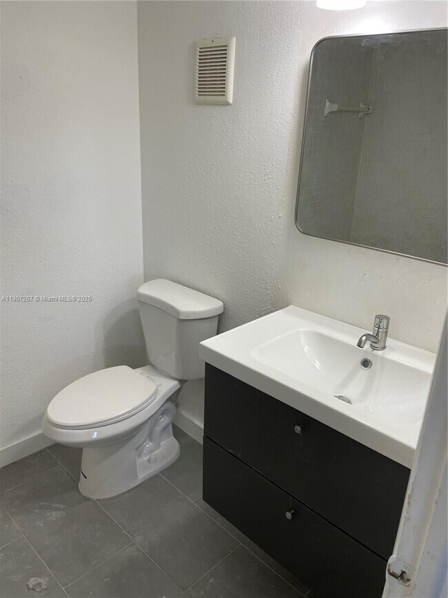 Building Photo - 6201 SW 116th Pl