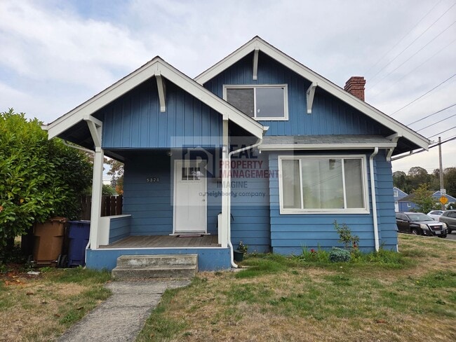 Building Photo - Check out this beautiful 4 bedroom, 2 bath...