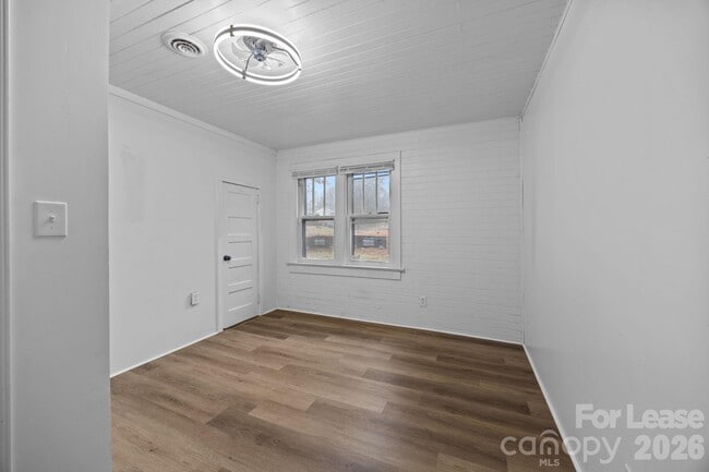 Building Photo - 713 2nd St Pl SW