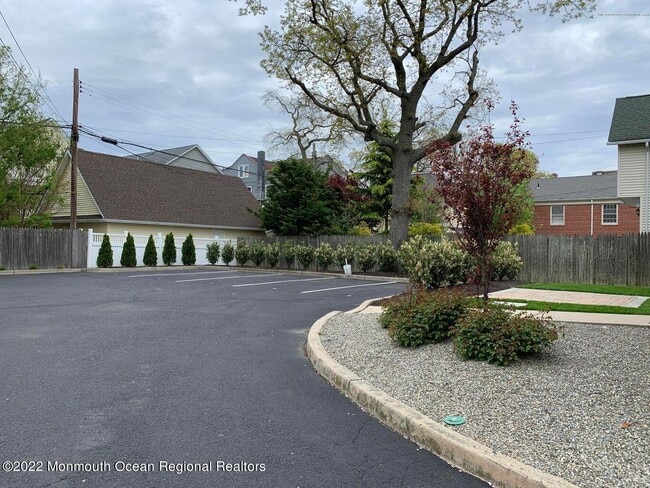 Building Photo - 517 Asbury Ave