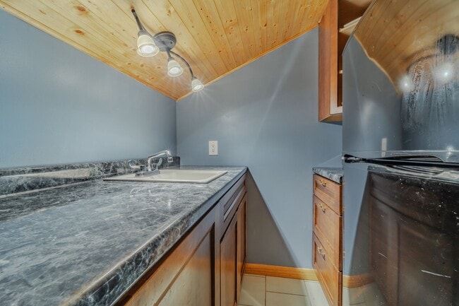 Building Photo - Scenic Lakeview Rental located on Boatman'...