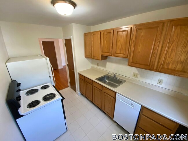 Building Photo - 8 Brattle Dr