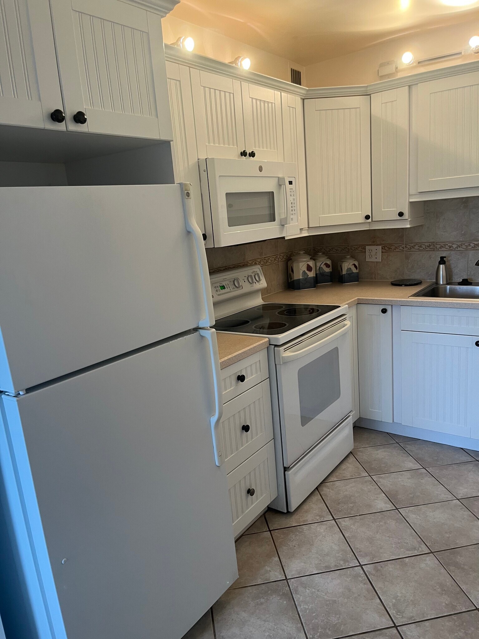 Thomasville cabinets - 8396 111th St