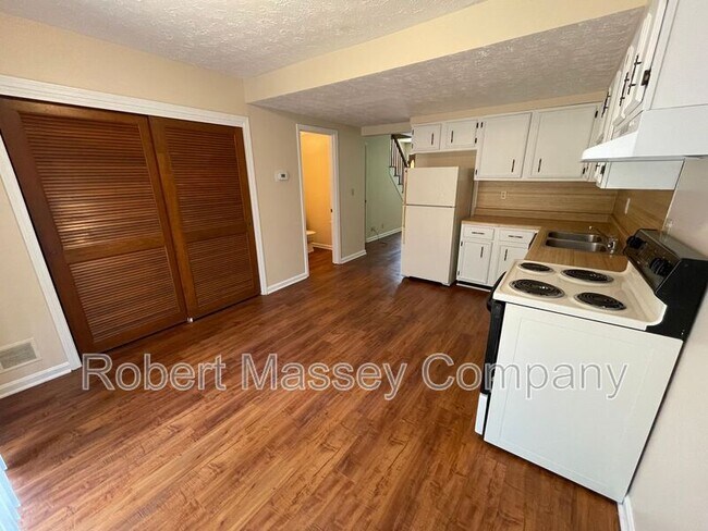 Building Photo - 2853 Grinstead Dr