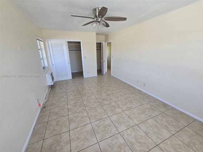 Building Photo - 2511 Plunkett St