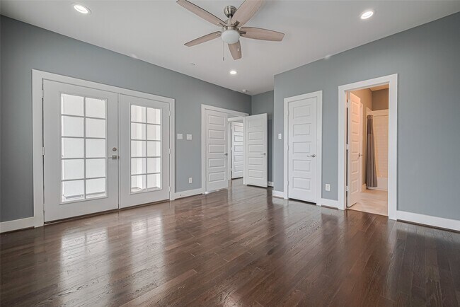 Building Photo - 4318 Center St