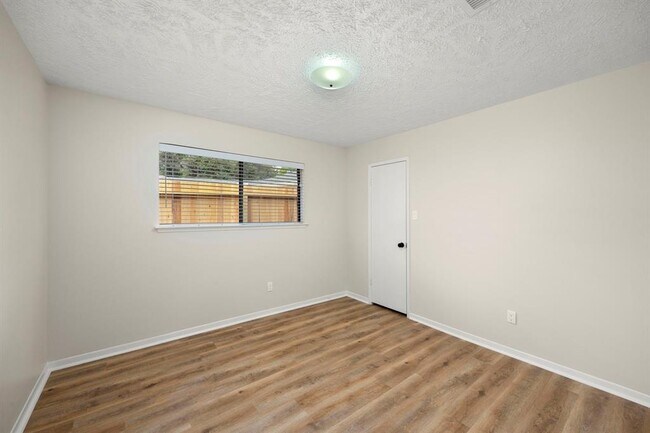 Building Photo - 21402 Park York Dr