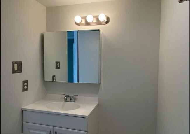 Master bathroom - 12730 Veirs Mill Rd