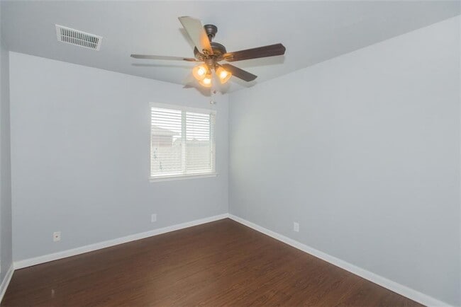 Building Photo - 937 Alamo Plaza Dr