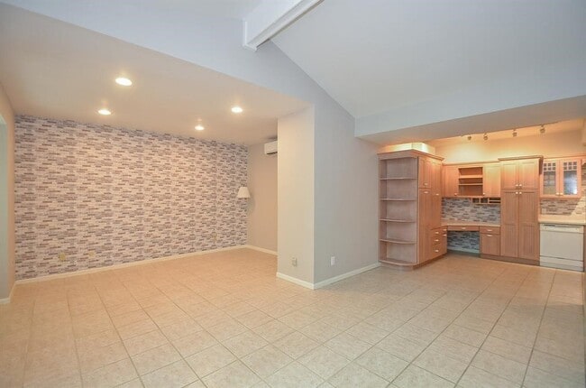 Building Photo - 11711 Memorial Dr