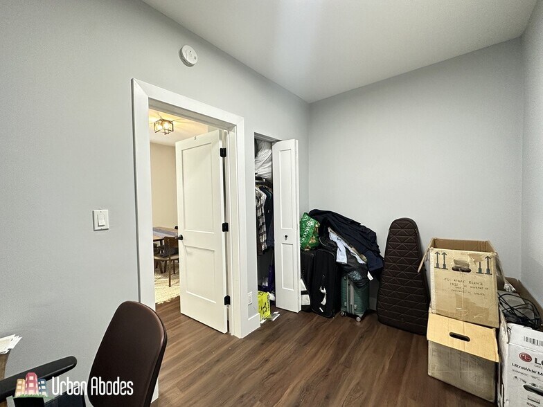 Building Photo - 1721 N Mozart St