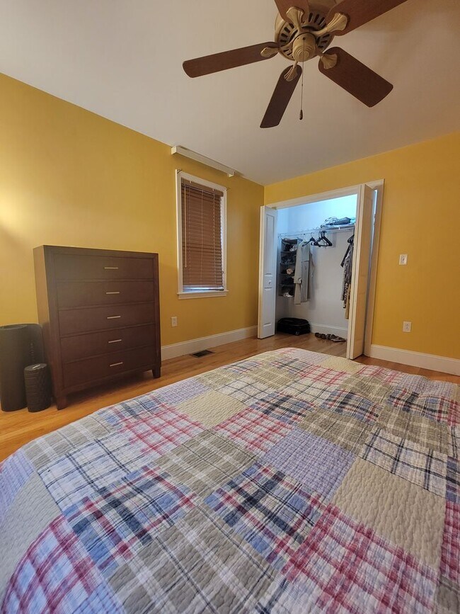 Building Photo - Spacious and Rare 3 Bd 2 Bath Near Fort Hill With Off Street Parking