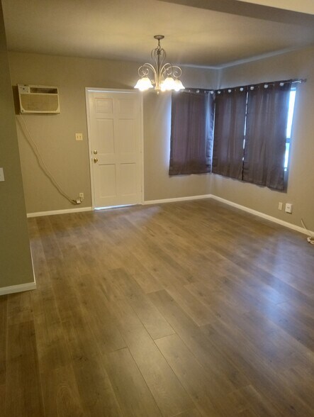 Primary Photo - 11619 Archwood St