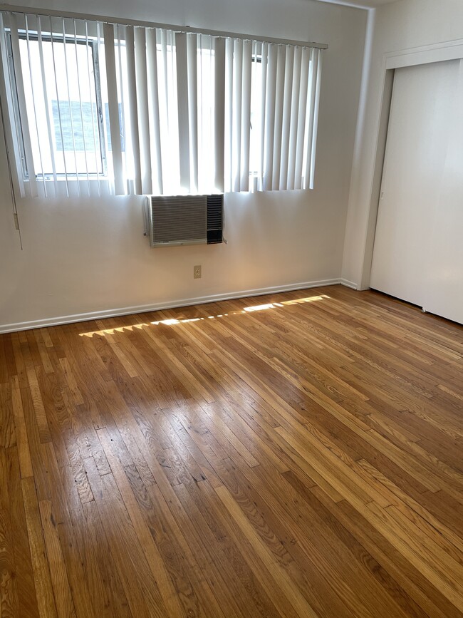 Building Photo - 1058 S Wooster St