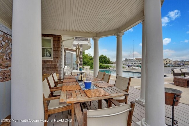 Building Photo - 323 Cove Dr