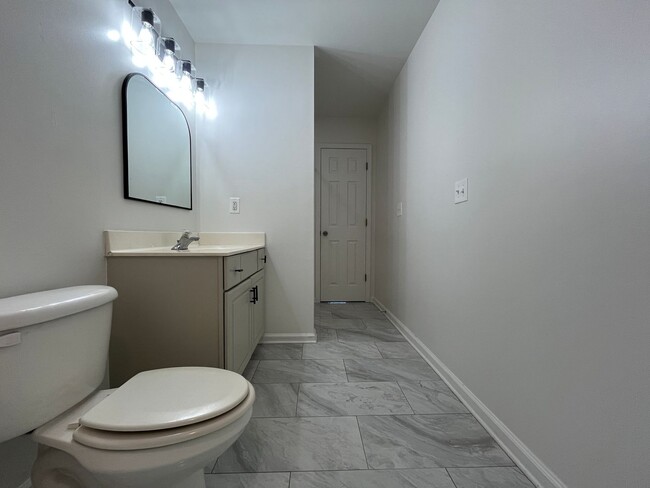 Building Photo - Beautifully renovated home!