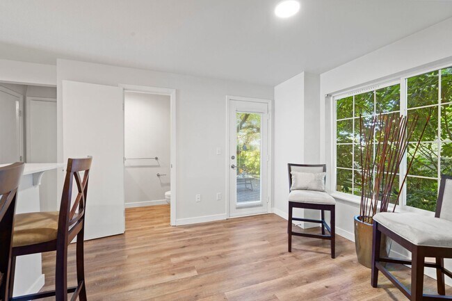 Building Photo - Water’s Edge Townhomes – Luxury Townhomes for Rent in Tacoma