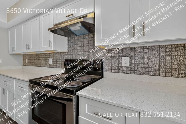 Building Photo - 8650 Victorian Village Dr