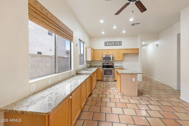 Building Photo - 2320 S Sorrelle