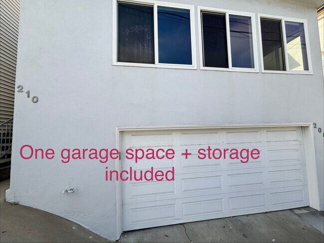 Building Photo - 210 Seaview St