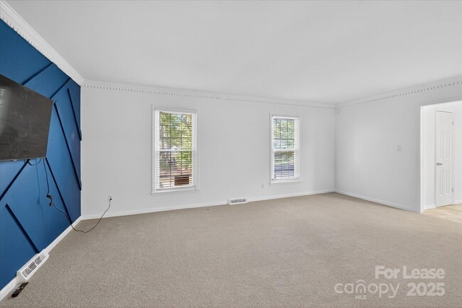 Building Photo - 10917 Blue Heron Dr