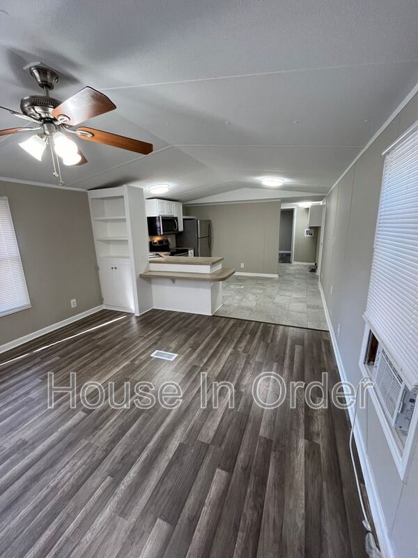 Building Photo - 14 Twin Oaks Dr