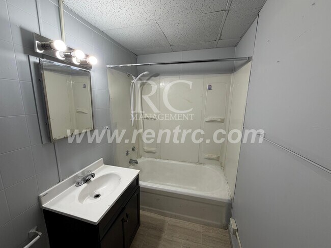 Building Photo - 1602-2 Main-