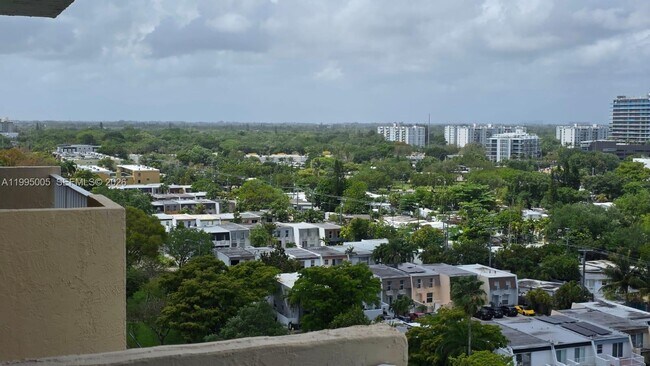 Building Photo - 2350 NE 135th St