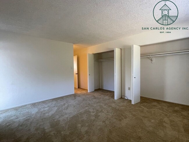 Building Photo - Two Bed Home in Country Club Gate Community