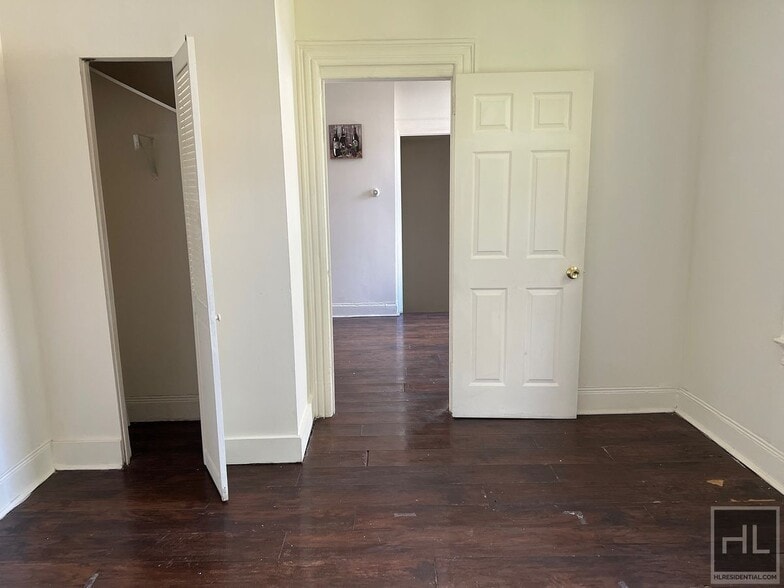 Building Photo - 3BR 1BA Sunny Corner Duplex w/ private yard